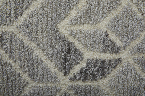 HomeRoots 9' Gray and Ivory Wool Geometric Hand-Tufted Area Rug for Elegant Living Spaces and Cozy Comfort 8' Round 512027