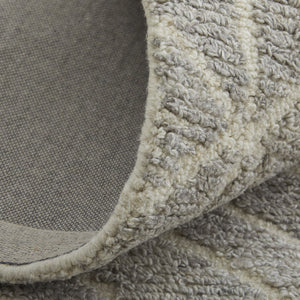 HomeRoots 9' Gray and Ivory Wool Geometric Hand-Tufted Area Rug for Elegant Living Spaces and Cozy Comfort 8' Round 512027