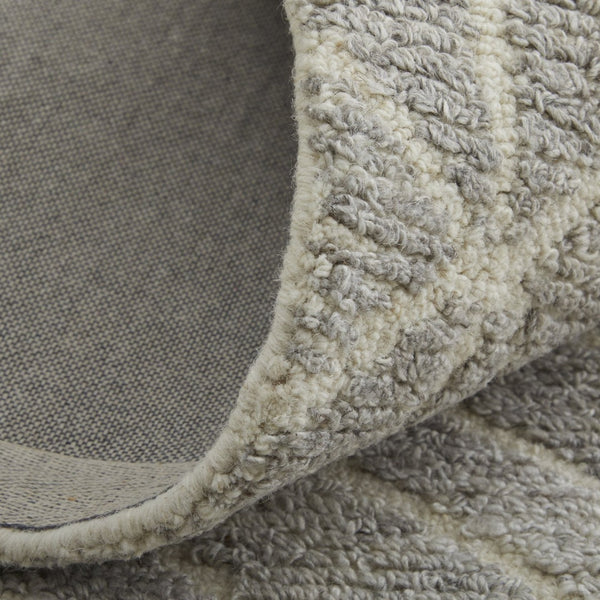 HomeRoots 9' Gray and Ivory Wool Geometric Hand-Tufted Area Rug for Elegant Living Spaces and Cozy Comfort 8' Round 512027