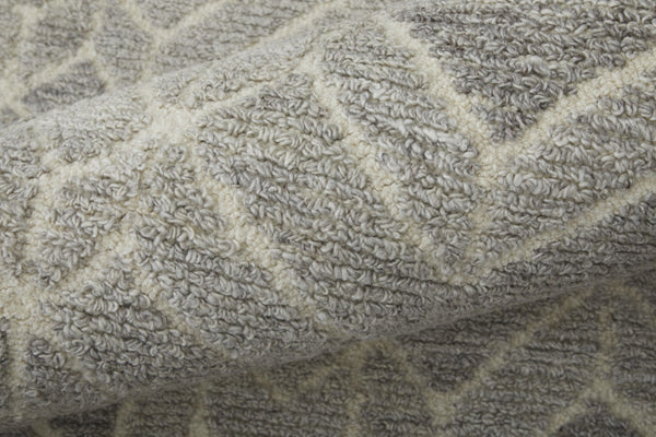 HomeRoots 9' Gray and Ivory Wool Geometric Hand-Tufted Area Rug for Elegant Living Spaces and Cozy Comfort 10' Round 512028