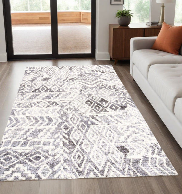 HomeRoots 5' Modern Gray and White Abstract Geometric Hand-Tufted Wool Area Rug for Stylish Home Décor 5' X 8' 512040