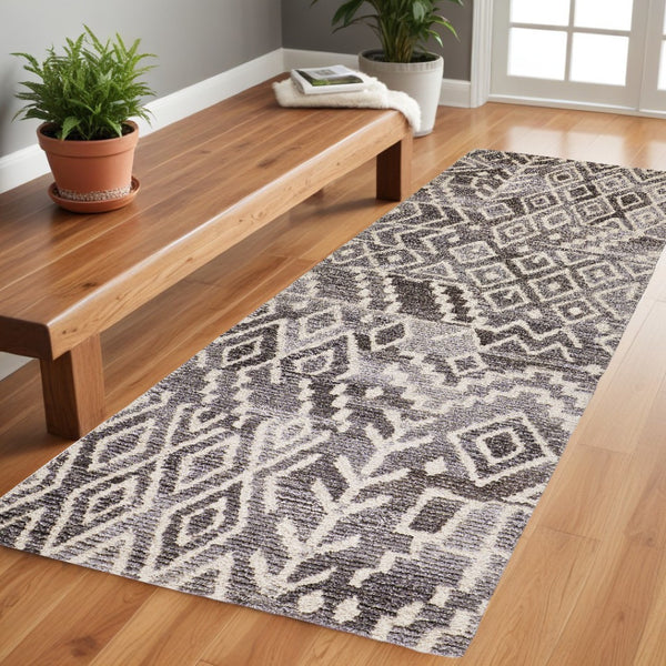 HomeRoots 5' Modern Gray and White Abstract Geometric Hand-Tufted Wool Area Rug for Stylish Home Décor 8' Runner 512044