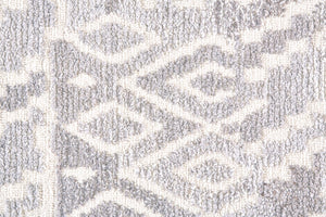 HomeRoots 5' Modern Gray and White Abstract Geometric Hand-Tufted Wool Area Rug for Stylish Home Décor 8' Round 512045