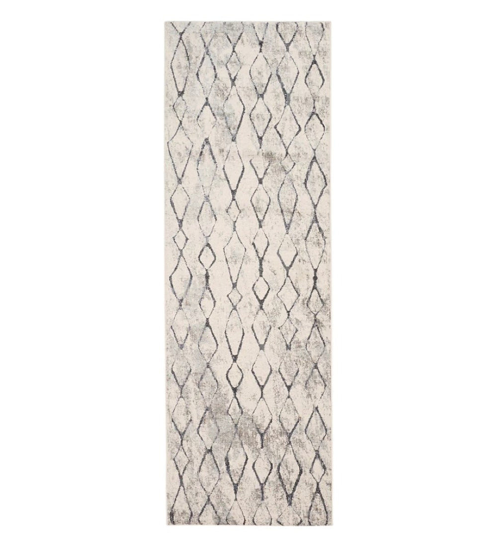 HomeRoots 4' Sophisticated Gray and Ivory Geometric Area Rug for Contemporary Style and Easy Maintenance 8' Runner 512069