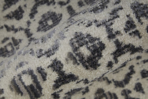 HomeRoots 4' Abstract Area Rug in Ivory, Taupe & Gray - Stain-Resistant, Modern Design for Durable Elegance 9' Round 512084
