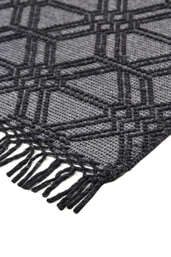 HomeRoots 5' Hand Woven Wool Area Rug in Black and Gray Geometric Design with Fringed Edges for Modern Spaces 5' X 8' 512356