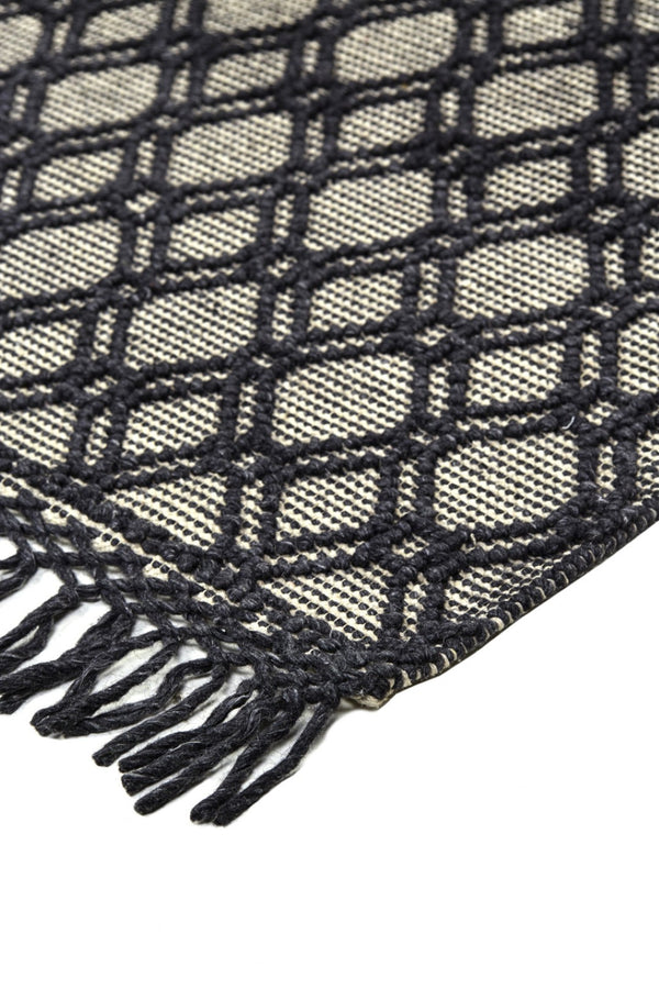 HomeRoots 5' Black and Ivory Hand-Woven Wool Area Rug with Geometric Design and Fringed Edges for Sophistication 5' X 8' 512360