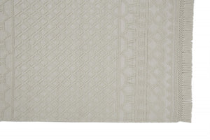 HomeRoots 5' Hand Woven Wool Area Rug with Geometric Design and Fringed Edges for Timeless Home Décor Ivory/Tan 5' x 8' 512368
