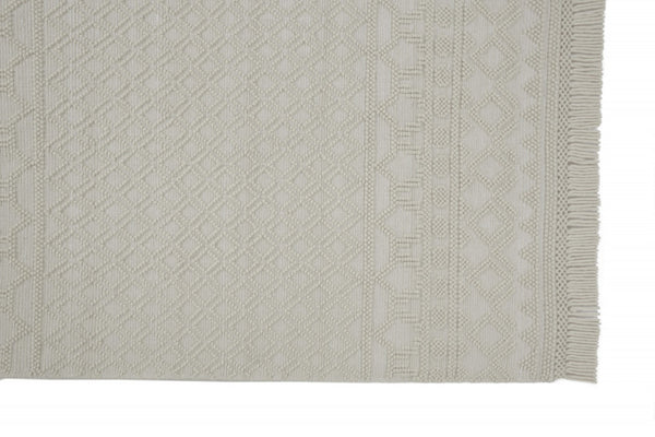 HomeRoots 5' Hand Woven Wool Area Rug with Geometric Design and Fringed Edges for Timeless Home Décor Ivory/Tan 5' x 8' 512368