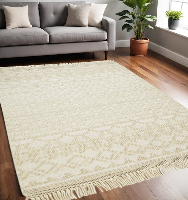 HomeRoots 5' Hand Woven Wool Area Rug with Geometric Design and Fringed Edges for Timeless Home Décor Ivory/Tan 5' x 8' 512368