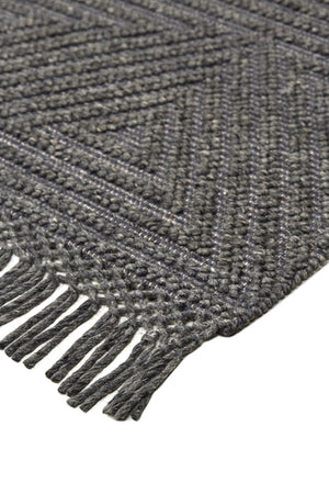 HomeRoots 5' Gray Wool Geometric Hand-Woven Area Rug with Elegant Fringed Edges for Timeless Home Style 5' X 8' 512372