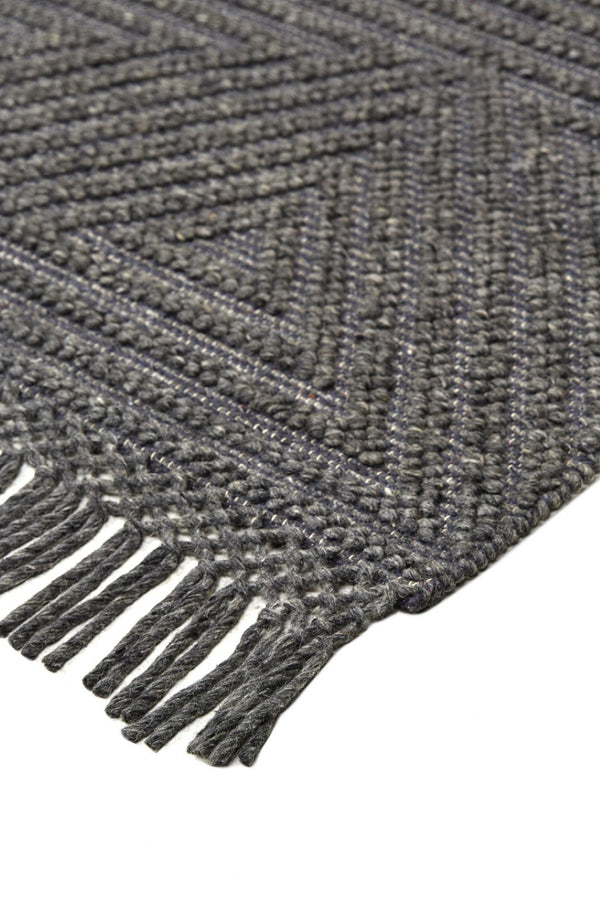 HomeRoots 5' Gray Wool Geometric Hand-Woven Area Rug with Elegant Fringed Edges for Timeless Home Style 5' X 8' 512372