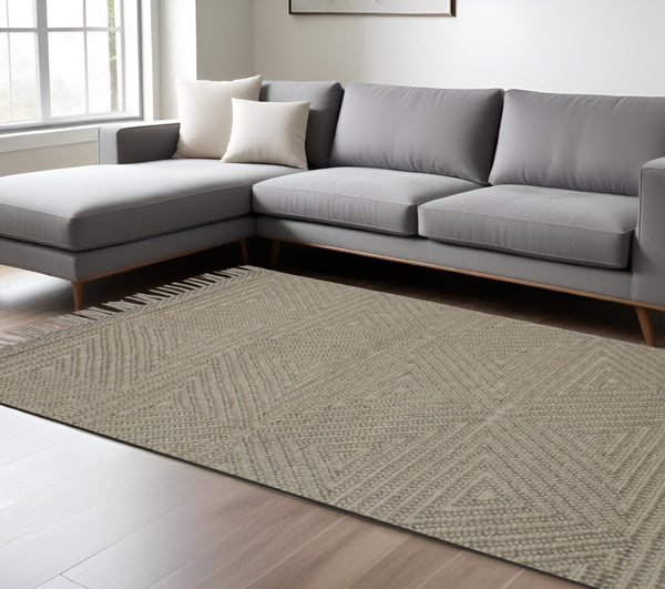 HomeRoots 5' Gray Wool Geometric Hand-Woven Area Rug with Elegant Fringed Edges for Timeless Home Style 8' X 10' 512377