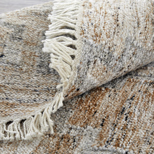 HomeRoots 4' Hand Woven Tan and Gray Geometric Area Rug with Fringe – Stylish, Durable, and Unique Design 4' X 6' 512434