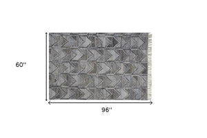HomeRoots 5' Gray and Black Geometric Hand-Woven Area Rug with Fringe - Eco-Friendly, Durable, and Stylish Design 5' X 8' 512441