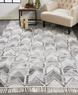 HomeRoots 5' Gray and Black Geometric Hand-Woven Area Rug with Fringe - Eco-Friendly, Durable, and Stylish Design 5' X 8' 512441