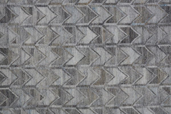 HomeRoots 5' Gray and Black Geometric Hand-Woven Area Rug with Fringe - Eco-Friendly, Durable, and Stylish Design 5' X 8' 512441