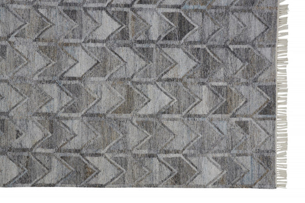 HomeRoots 5' Gray and Black Geometric Hand-Woven Area Rug with Fringe - Eco-Friendly, Durable, and Stylish Design 5' X 8' 512441