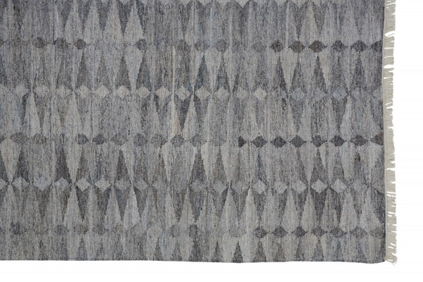 HomeRoots 4' Gray and Black Geometric Hand-Woven Area Rug for Modern Style and Eco-Friendly Comfort 4' X 6' 512446