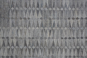 HomeRoots 4' Gray and Black Geometric Hand-Woven Area Rug for Modern Style and Eco-Friendly Comfort 5' X 8' 512447