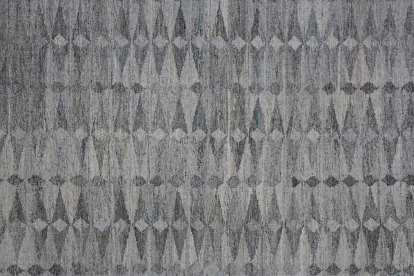HomeRoots 4' Gray and Black Geometric Hand-Woven Area Rug for Modern Style and Eco-Friendly Comfort 5' X 8' 512447