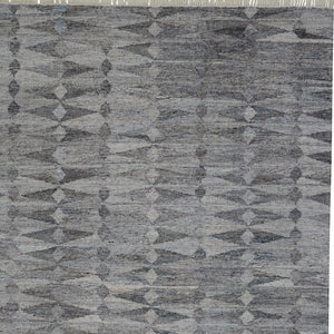 HomeRoots 4' Gray and Black Geometric Hand-Woven Area Rug for Modern Style and Eco-Friendly Comfort 10' X 13' 512450