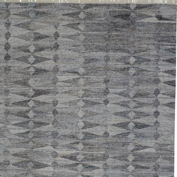 HomeRoots 4' Gray and Black Geometric Hand-Woven Area Rug for Modern Style and Eco-Friendly Comfort 10' X 13' 512450