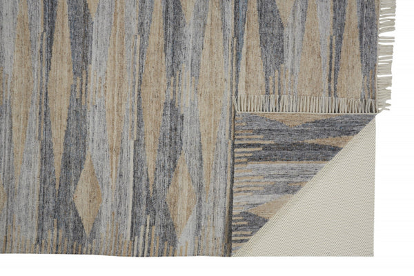 HomeRoots 4' Hand-Woven Abstract Area Rug in Gray, Black, and Brown with Timeless Fringe for Stylish Spaces 5' X 8' 512453