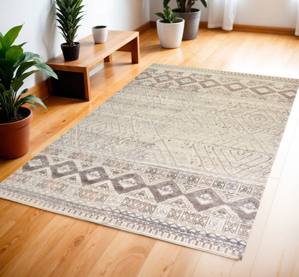 HomeRoots 4' Hand-Knotted Geometric Area Rug in Gray, Ivory & Pink – Perfect for Modern Home Decor Spaces 4' X 6' 512557