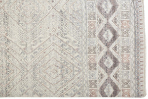 HomeRoots 4' Hand-Knotted Geometric Area Rug in Gray, Ivory & Pink – Perfect for Modern Home Decor Spaces 5' X 8' 512558