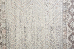 HomeRoots 4' Hand-Knotted Geometric Area Rug in Gray, Ivory & Pink – Perfect for Modern Home Decor Spaces 8' X 10' 512559