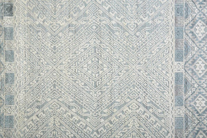 HomeRoots 4' Hand-Knotted Geometric Area Rug in Gray, Ivory & Pink – Perfect for Modern Home Decor Spaces 4' X 6' 512572