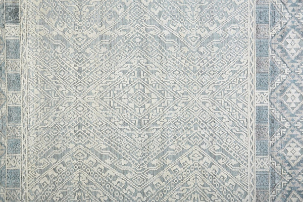 HomeRoots 4' Hand-Knotted Geometric Area Rug in Gray, Ivory & Pink – Perfect for Modern Home Decor Spaces 5' X 8' 512573