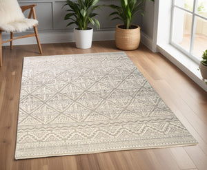 HomeRoots 4' Gray and Ivory Geometric Hand-Knotted Area Rug - Modern Artisan Craftsmanship for Any Room 4' X 6' 512580