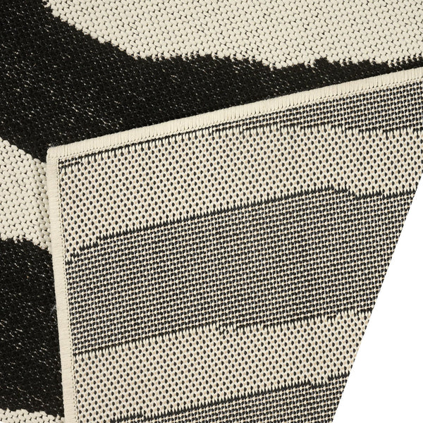 Capel Rugs Cape Town Organic Abstract Animal Print Rug For Indoor/Outdoor Use – Durable & Easy Care Design Black, White 100% Olefin 5126rs05030706350