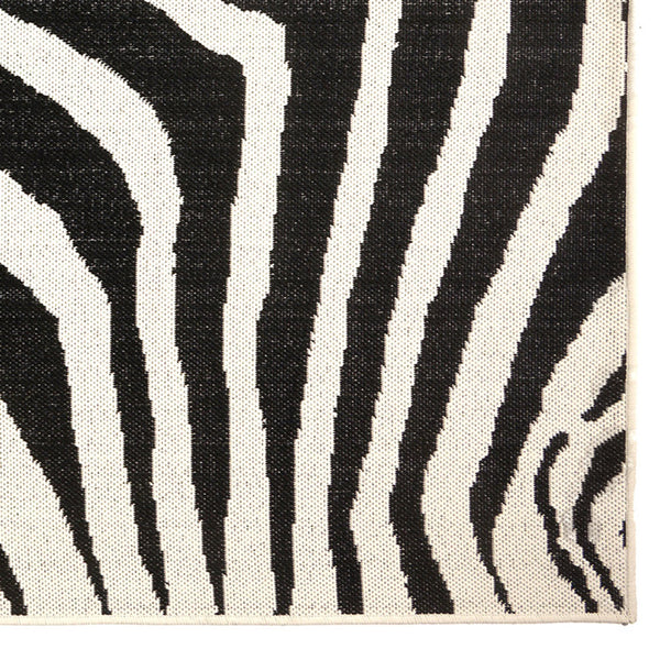 Capel Rugs Cape Town Organic Abstract Animal Print Rug For Indoor/Outdoor Use – Durable & Easy Care Design Black, White 100% Olefin 5126rs05030706350