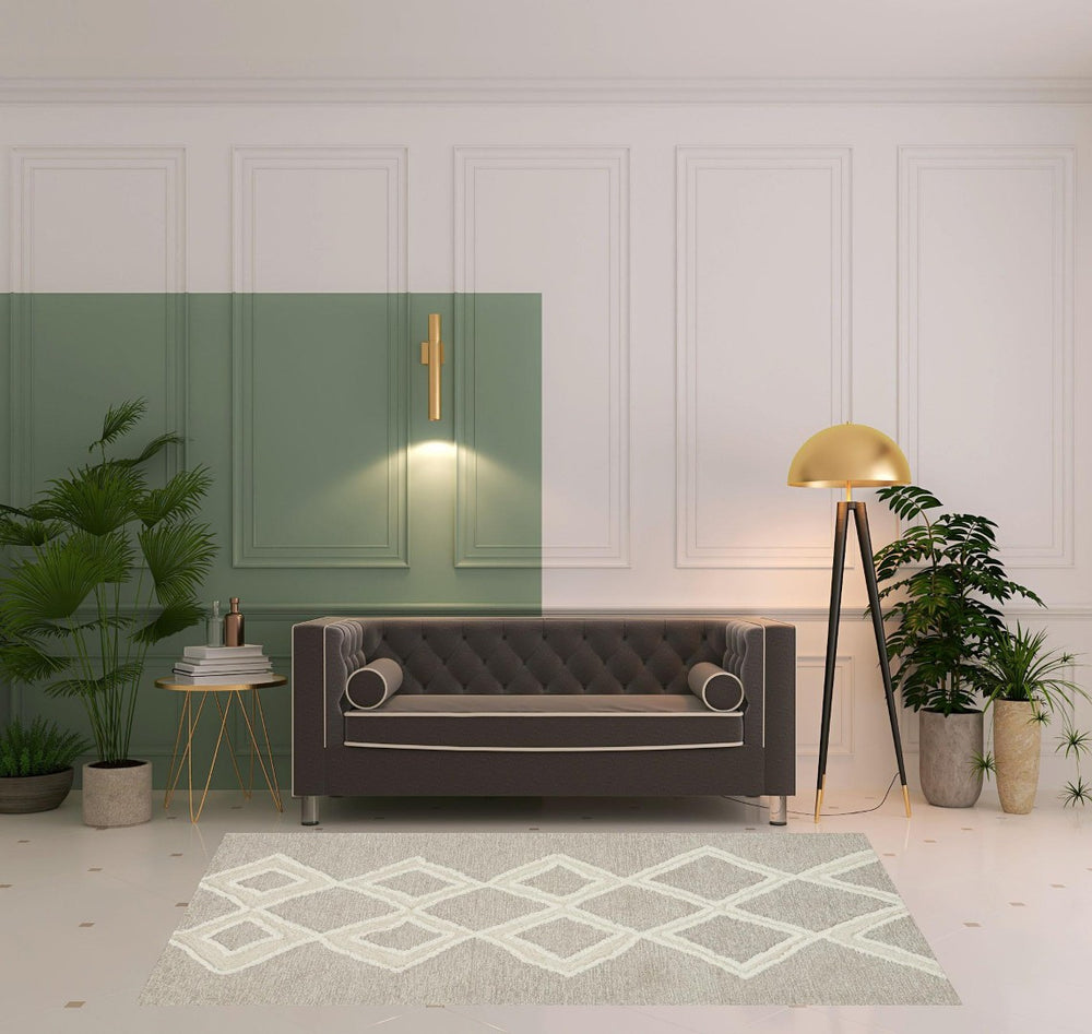 HomeRoots 4' Gray and Ivory Wool Geometric Handmade Area Rug - Stain Resistant, Soft, and Stylish for Any Room 5' X 8' 512789