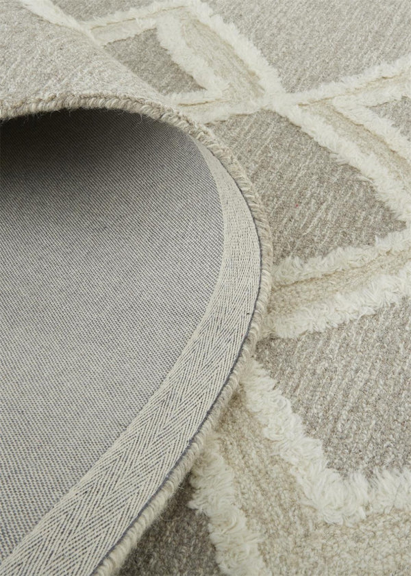 HomeRoots 4' Gray and Ivory Wool Geometric Handmade Area Rug - Stain Resistant, Soft, and Stylish for Any Room 10' X 14' 512792