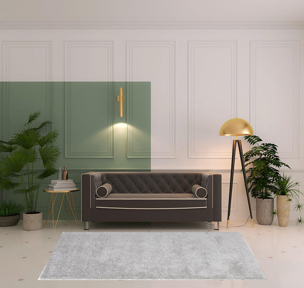 Homeroots 5' X 8' Silver And Gray Shag Power Loom Stain Resistant Area Rug Silver,Gray Polyester 513435