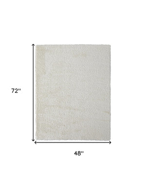 Homeroots 4' X 6' White Shag Power Loom Stain Resistant Area Rug White Polyester 513441