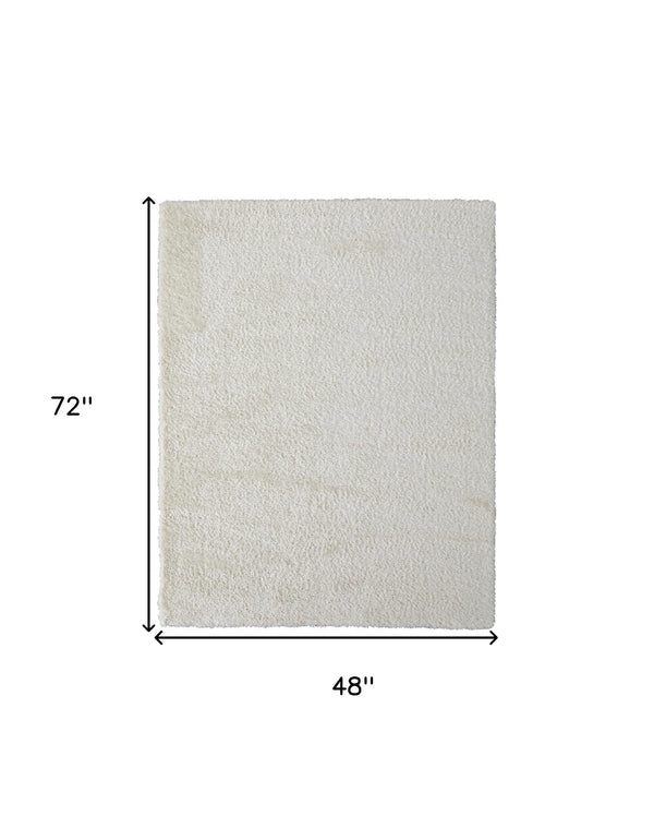 Homeroots 4' X 6' White Shag Power Loom Stain Resistant Area Rug White Polyester 513441