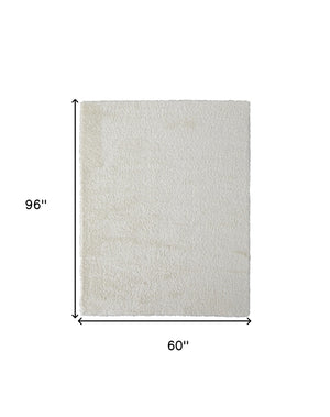 Homeroots 5' X 8' White Shag Power Loom Stain Resistant Area Rug White Polyester 513442