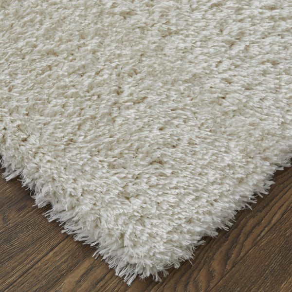 Homeroots 5' X 8' White Shag Power Loom Stain Resistant Area Rug White Polyester 513442