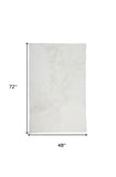 Homeroots 4' X 6' White Shag Area Rug White Polyester 514274