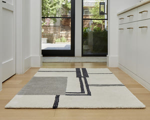 HomeRoots 4' Soft Gray and Ivory Wool Area Rug with Abstract Geometric Design for Modern Living Spaces 4' X 6' 514372