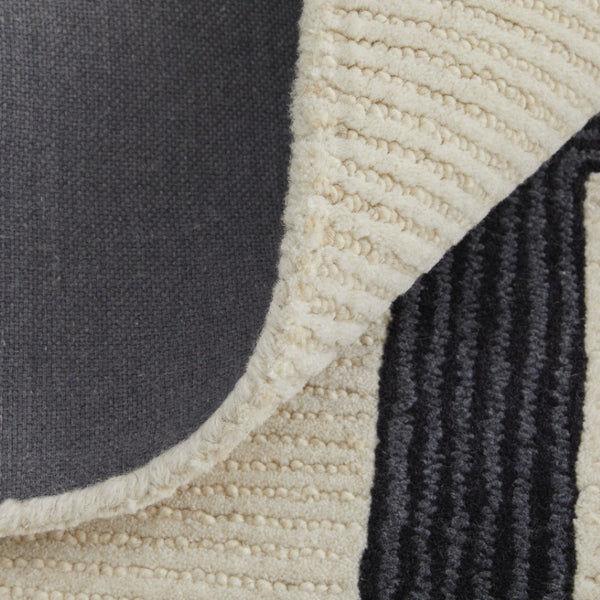 HomeRoots 4' Soft Gray and Ivory Wool Area Rug with Abstract Geometric Design for Modern Living Spaces 5' X 8' 514373