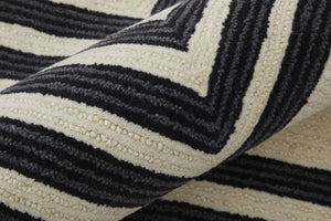 HomeRoots 4' Gray and Black Abstract Geometric Wool Area Rug – Hand-Tufted Artisan Design for Modern Spaces 5' X 8' 514380
