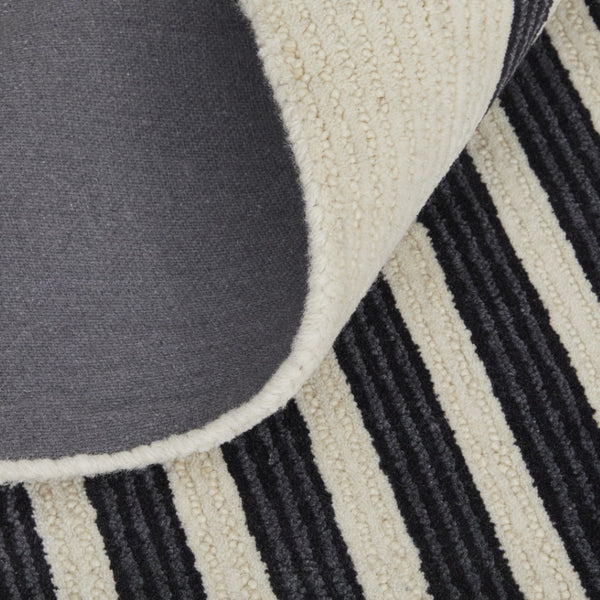 HomeRoots 4' Gray and Black Abstract Geometric Wool Area Rug – Hand-Tufted Artisan Design for Modern Spaces 8' X 10' 514381