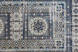 HomeRoots 7' Ivory and Blue Medallion Distressed Area Rug - Timeless Elegance for Any Space, Easy Care & Durable 7' X 10' 514627