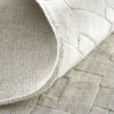 Homeroots 4' X 6' Silver And White Striped Hand Woven Area Rug White,Silver Viscose 514742